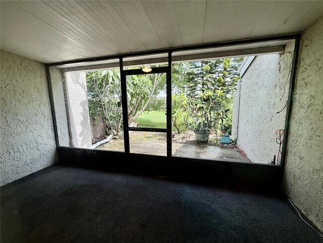 Building Photo - 5437 Vineland Rd