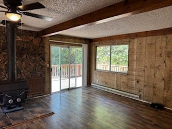 Building Photo - Upper Crystal Falls 2 Bedroom Home