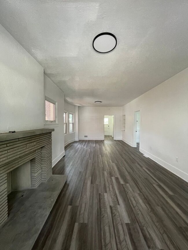 Building Photo - Available April 2026 - 2 Bedroom Home in Dormont w/ Central AC and Off-Street Parking Pad!