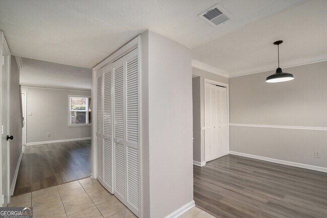 Building Photo - 3027 Spruce Cir