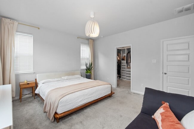 Building Photo - 5426 Oriente Ln