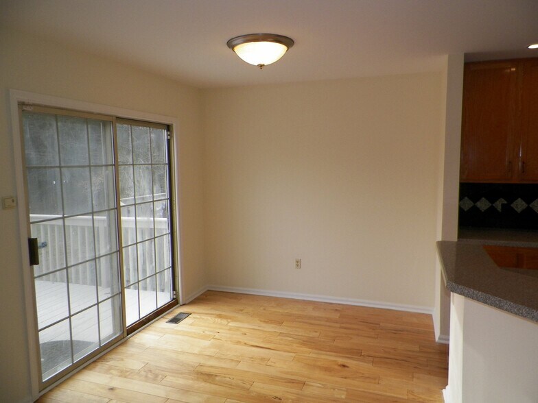 Building Photo - 5077 Rosewood Dr