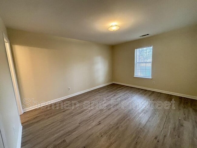 Building Photo - 2132 Oak Ridge Rd