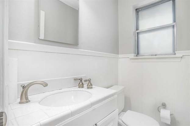 Building Photo - 2913 Ridgedale Dr
