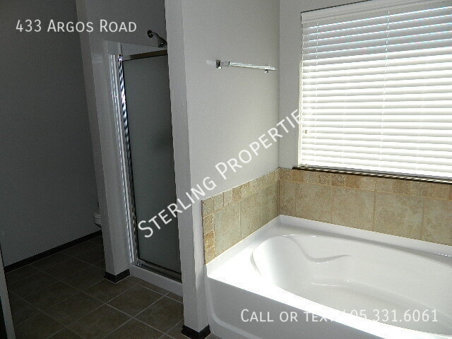 Building Photo - 433 Argos Rd