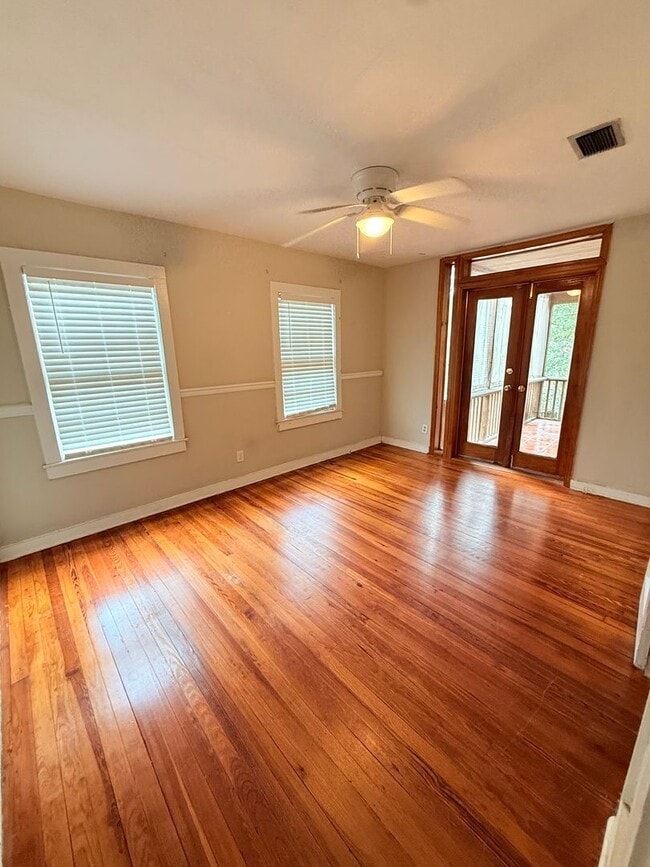 Building Photo - 3 Bed 1 Bath House Downtown, AVAILABLE NOW!