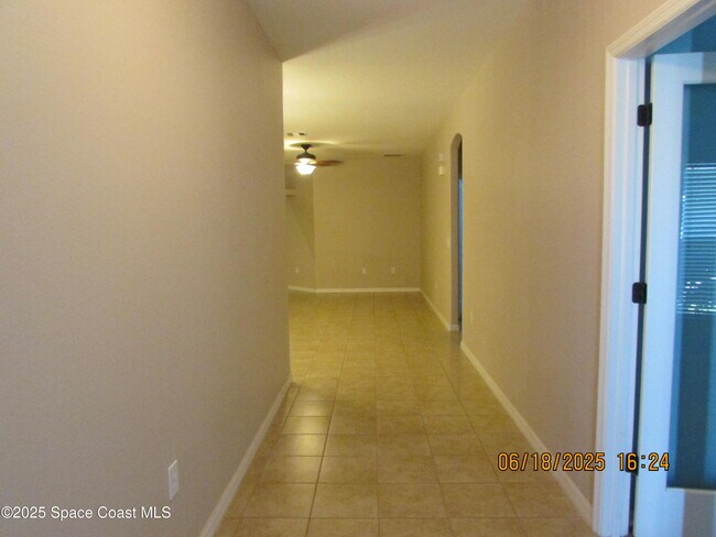 Building Photo - 1708 Maeve Cir