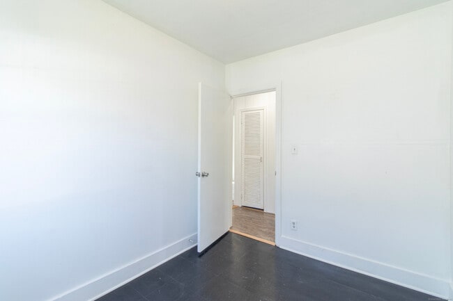 Building Photo - 38 Mohican Rd