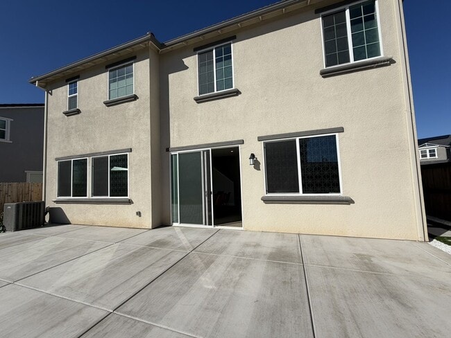 Building Photo - Beautiful 5 bedroom, 4 bathroom 2 story home in Rancho Cordova!!!