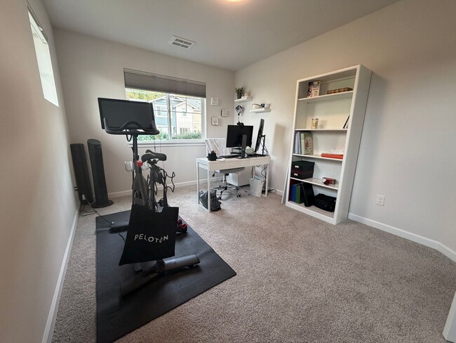 Building Photo - Hilltop Luxury Townhome with Stunning Valley Sunset Views