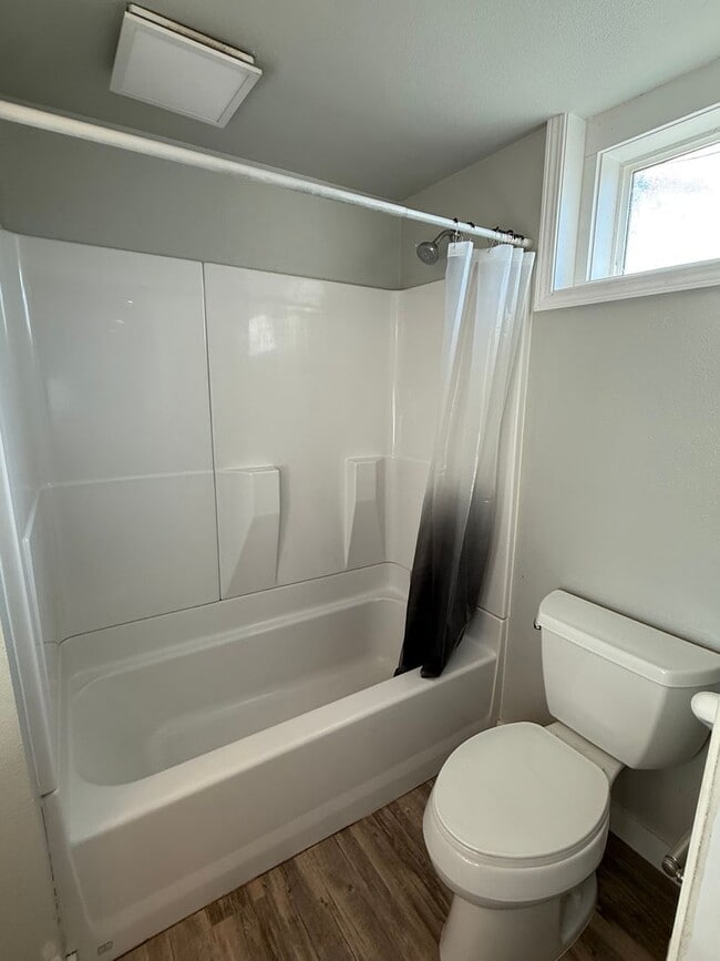 Building Photo - 434 Wicks Ln