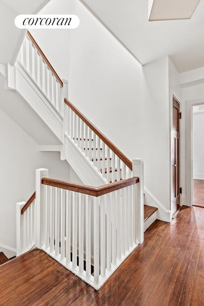 Building Photo - 614 3rd St