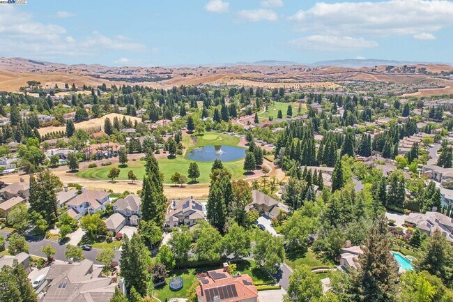 Building Photo - 3745 Deer Trail Ct