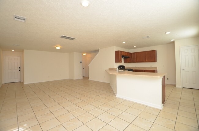 Building Photo - 19009 Barnesdale Ct