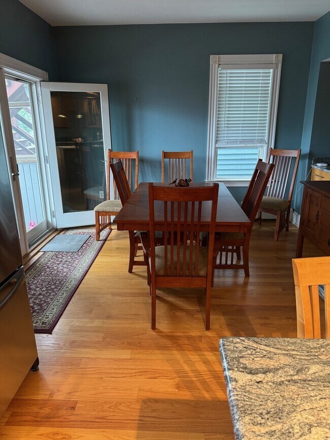 Building Photo - 880 E Broadway