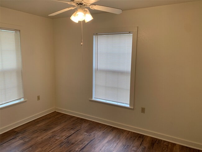 Building Photo - 1017 Avenue J