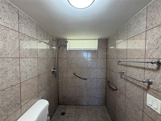 Building Photo - 2851 Leonard Dr