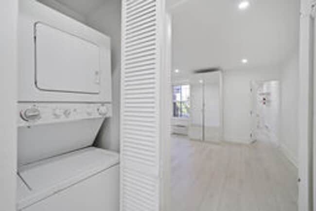 Building Photo - Charming 1BR/1BA in Hill East