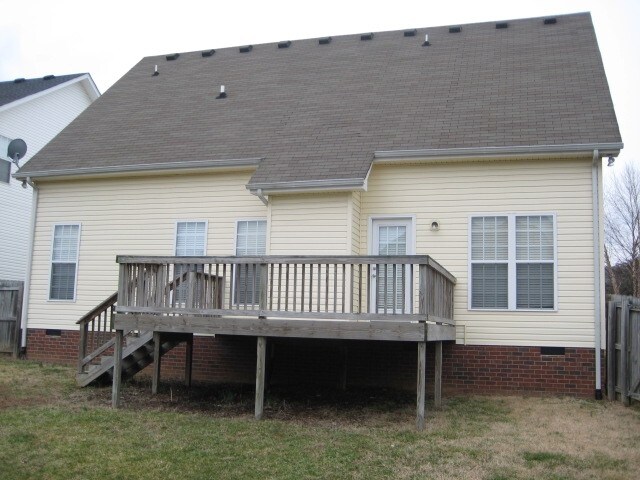 Building Photo - 2404 Adelaide Dr