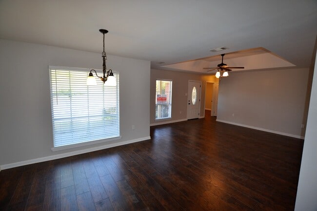 Building Photo - Beautifully remodeled! 3 Bedroom 2 Bath Home in Denham Springs