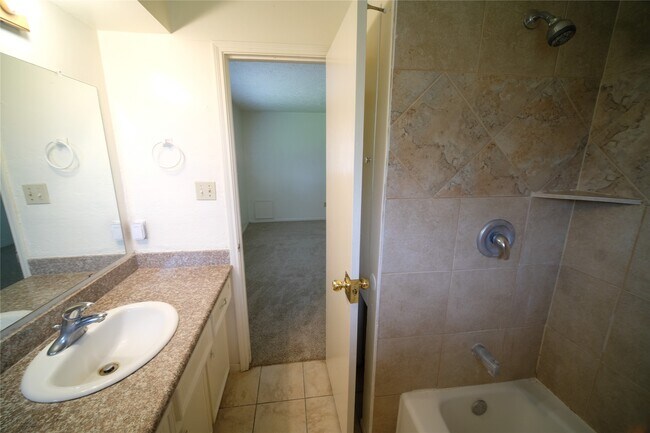 Building Photo - 12327 Shannon Hills Dr