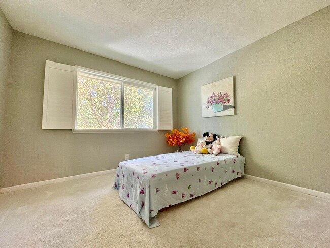 Bedroom 2 - 2323 Samaritan Dr