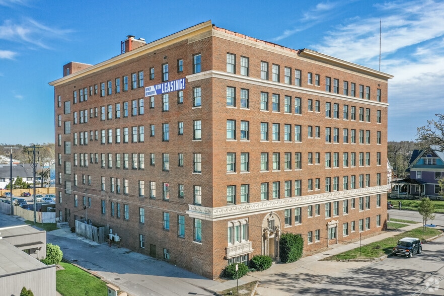 Building Photo - Commonwealth