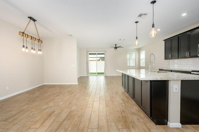 Building Photo - 17716 W Villa Hermosa Ln