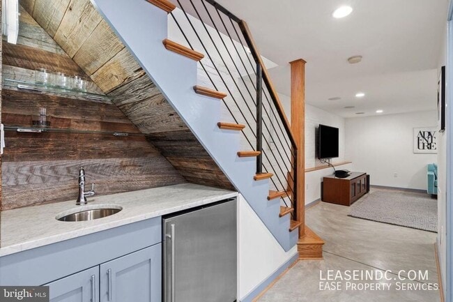 Building Photo - 260 15th St SE