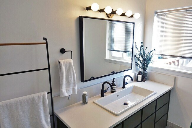 Building Photo - Hillsdale Ranch