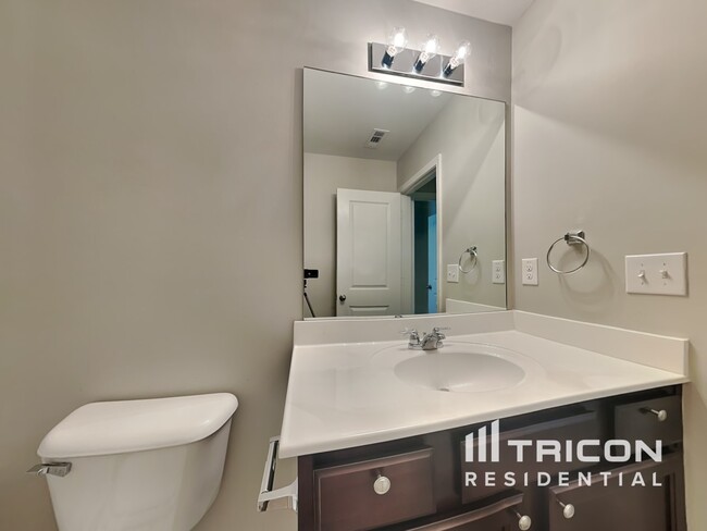 Building Photo - 2362 Clapton Ct