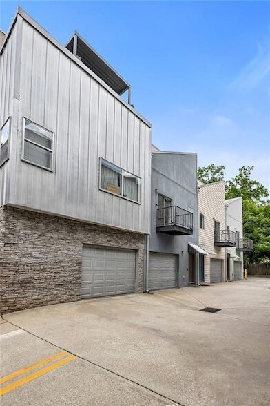 Building Photo - 110 Moreland Ave SE