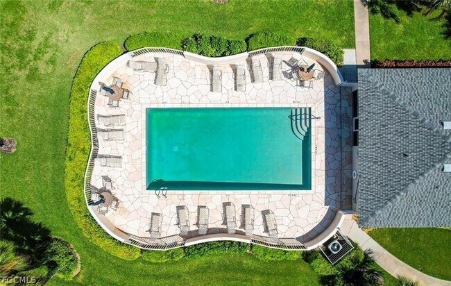 Building Photo - 600 Squire Cir