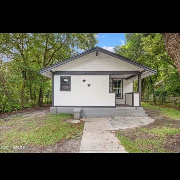 Primary Photo - 922 Glencarin St