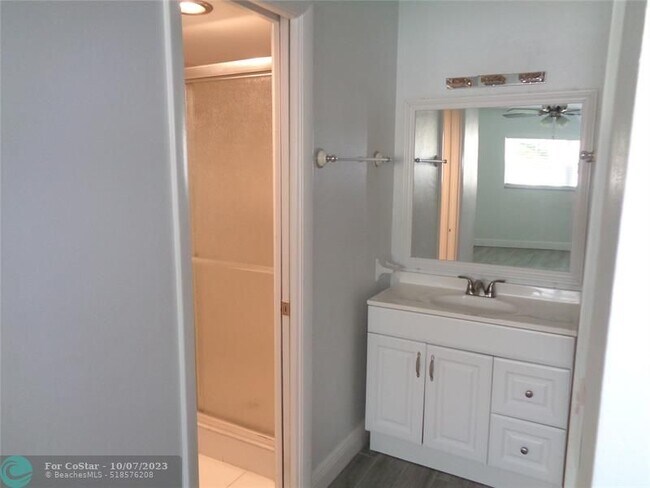 Building Photo - 4200 Crystal Lake Dr