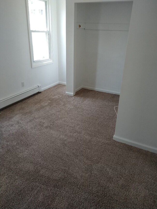 Bed 1 (2nd angle) - 712 25th St