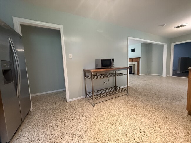 Building Photo - 2803 Smilax Ave