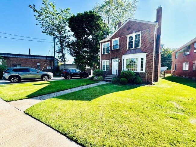 Building Photo - 3679 Warren Rd