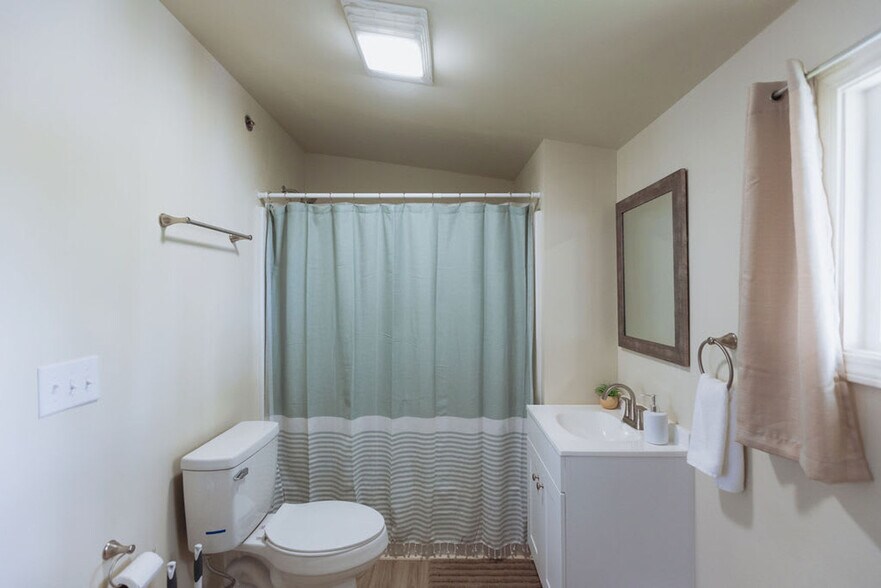 Building Photo - 308 Lamont St