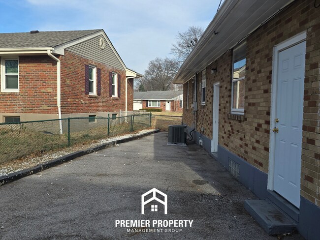 Building Photo - Charming 3BR St. Louis Home w/ Hardwood Floors, Dining Room & Garage