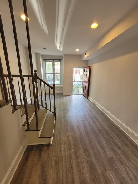 Building Photo - 417 I St NE