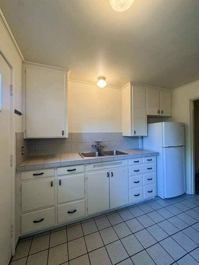 Building Photo - (PEA 414) 10th & Lawrence ~ 1 Bed/1 Bath