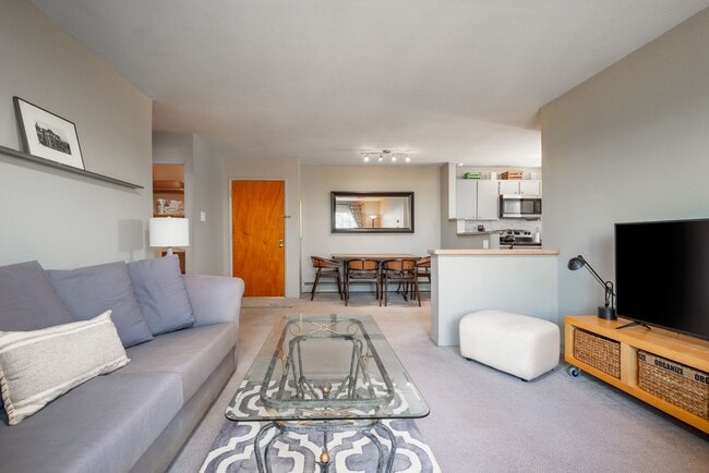 Building Photo - Fully Furnished 2 Bedroom Available Now!