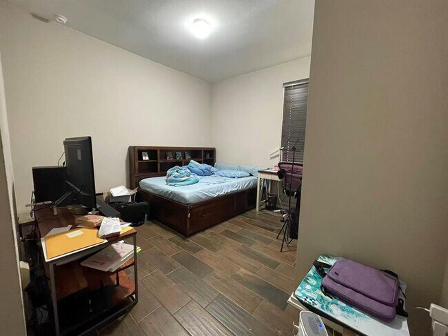 Building Photo - 15200 Wallaby Wy
