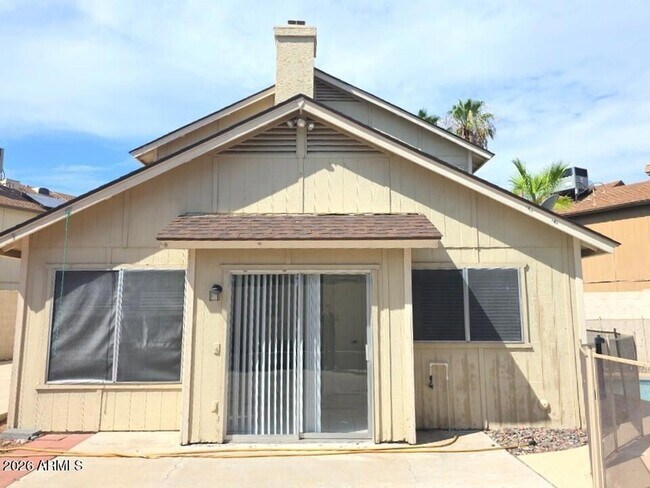 Building Photo - 3034 E Villa Maria Dr
