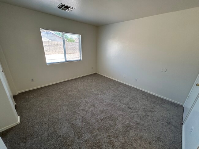 Building Photo - 12232 W Windrose Dr