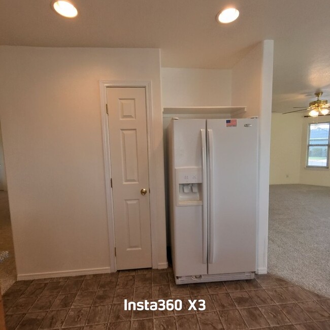 Building Photo - Charming 3 Bed 2 Bath Medford Townhome