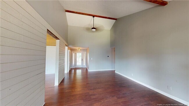 Building Photo - 10 Emerald Ln