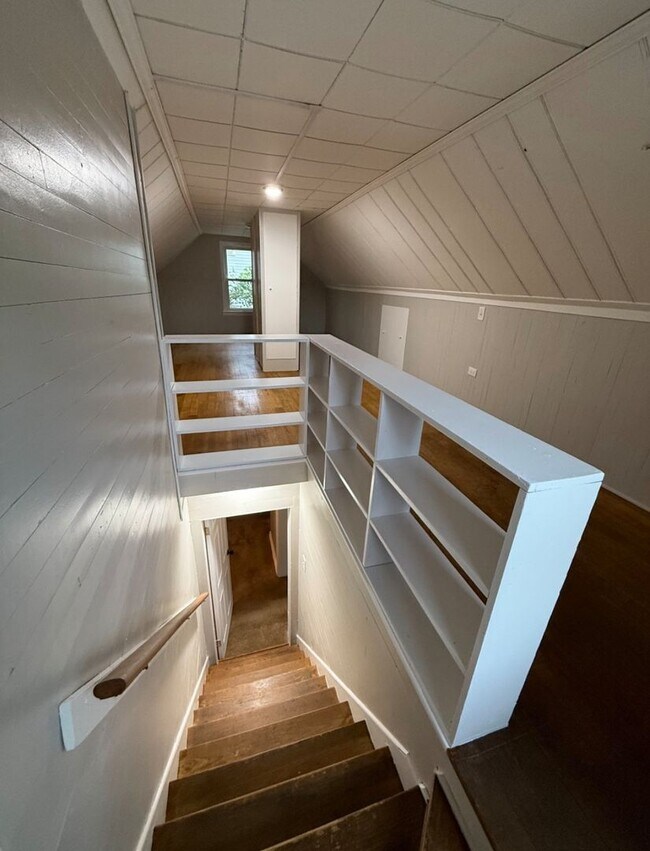 Building Photo - 3 Bed - 1 Bath House Available in Akron, Ohio