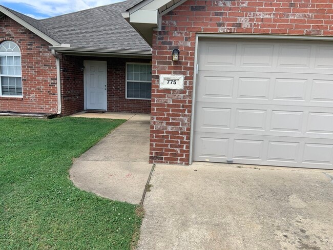 Building Photo - 775 Washburn Dr